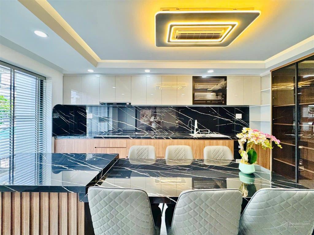 Chính chủ bán nhà phố phạm văn chiêu gò vấp, đường 10m gara ô tô thang máy