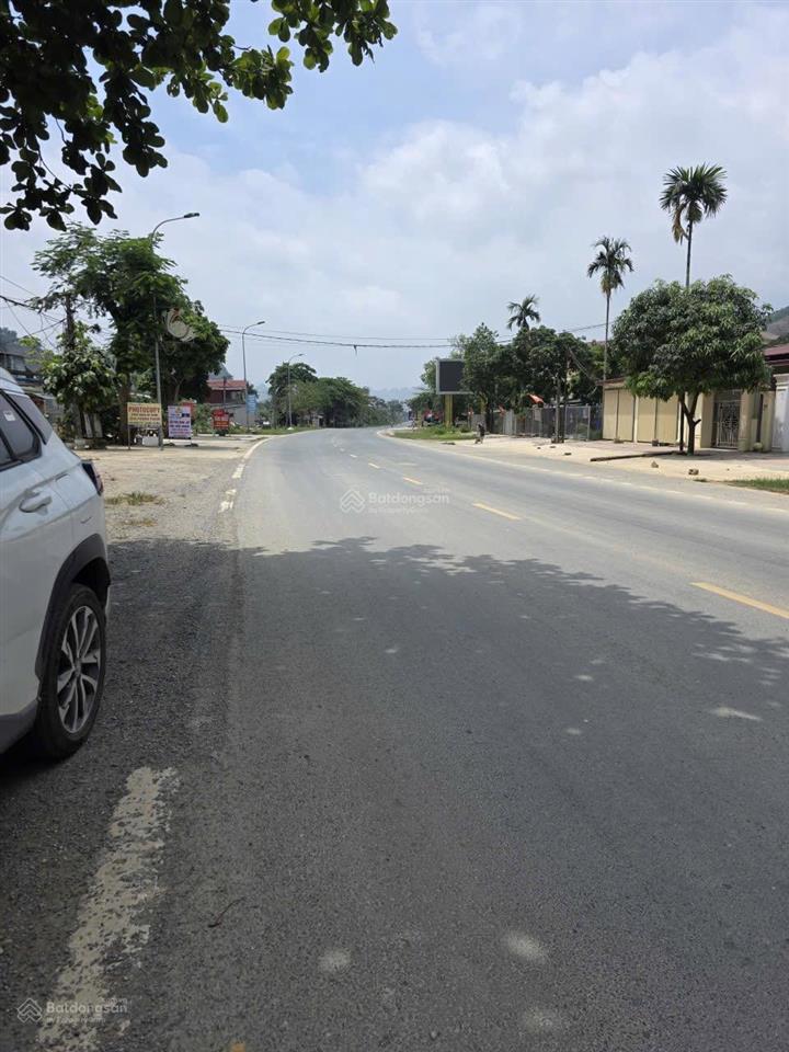 Bán đất kinh doanh tặng nhà mặt ql 6