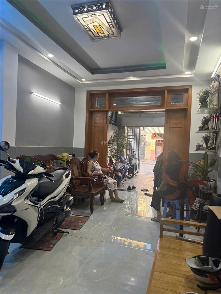 Bán nhà đẹp 4 tầng đường 8m thông ngay chợ bà điểm, hóc môn giá chỉ 7,5 tỷ