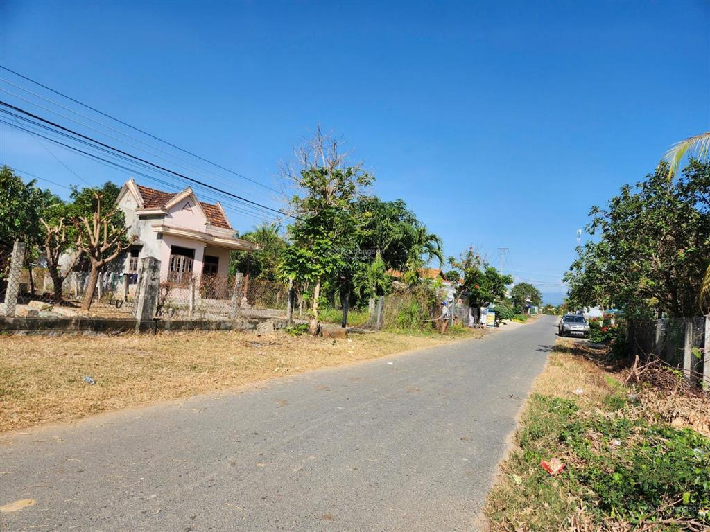 Đất mặt tiền nhựa gò sắn ninh hưng tặng nhà & vườn