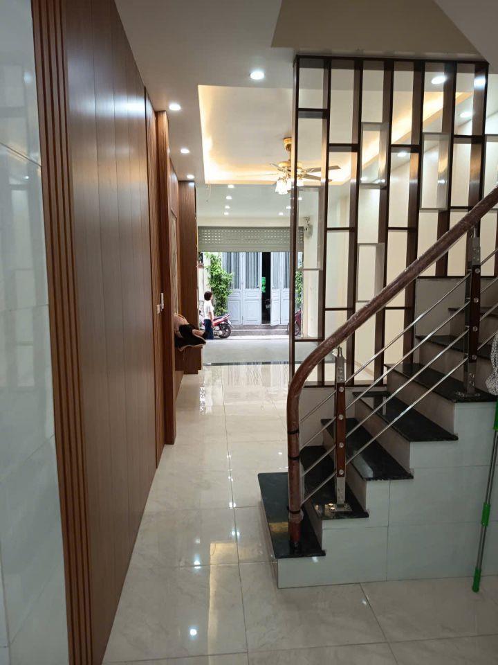 Dành cho đại gia đình: HƠN 8 TỶ– SỞ HỮU NGAY NHÀ 5 TẦNG 7 NGỦ Ô TÔ THÔNG TẠI THANH TRÌ