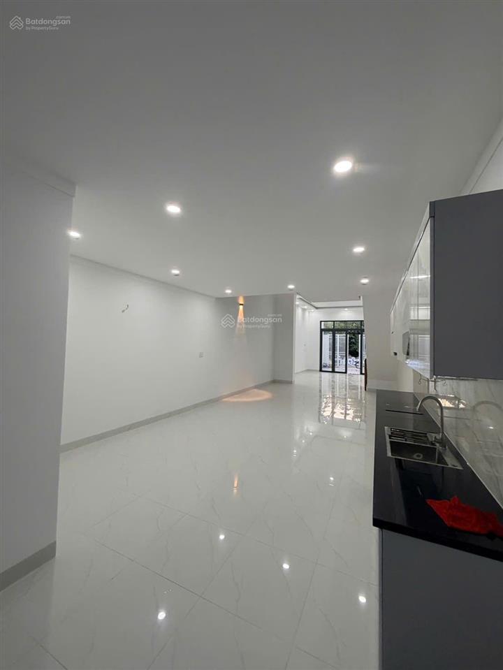 Hàng hiếm, hẻm 118 y nuê, nhà mới xây 100%, nở hậu, dt 128m2