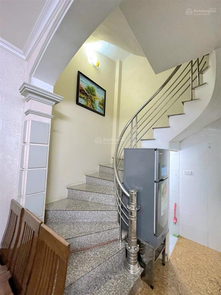 Cho thuê nhà riêng tại ngõ 139, tân mai, 10 triệu, 30 m2, 3pn, 3wc, 4 tầng chính chủ