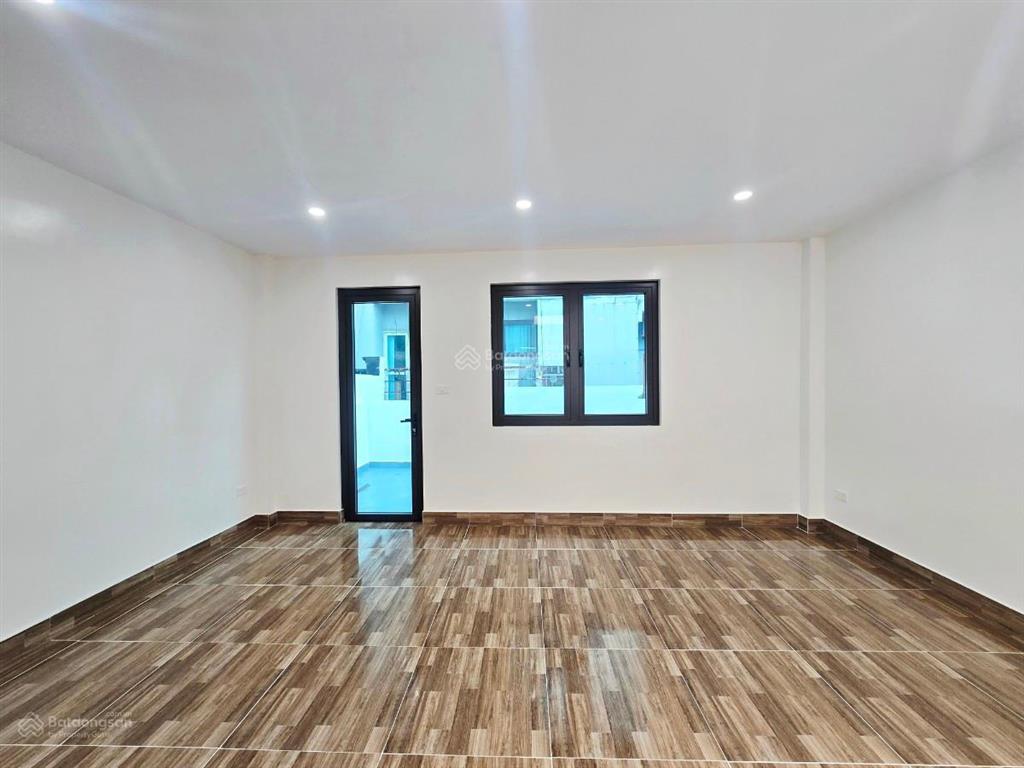 Phân lô nguyễn văn huyên, 3 nhà ra phố, 6 tầng thang máy, ngõ cực rộng !