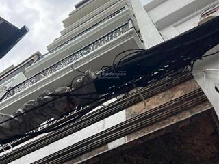 Toà chdv mặt ngõ hoàng quốc việt, 135m2 xây 9 tầng, 35 căn hộ giá hơn 200 triệu/m2