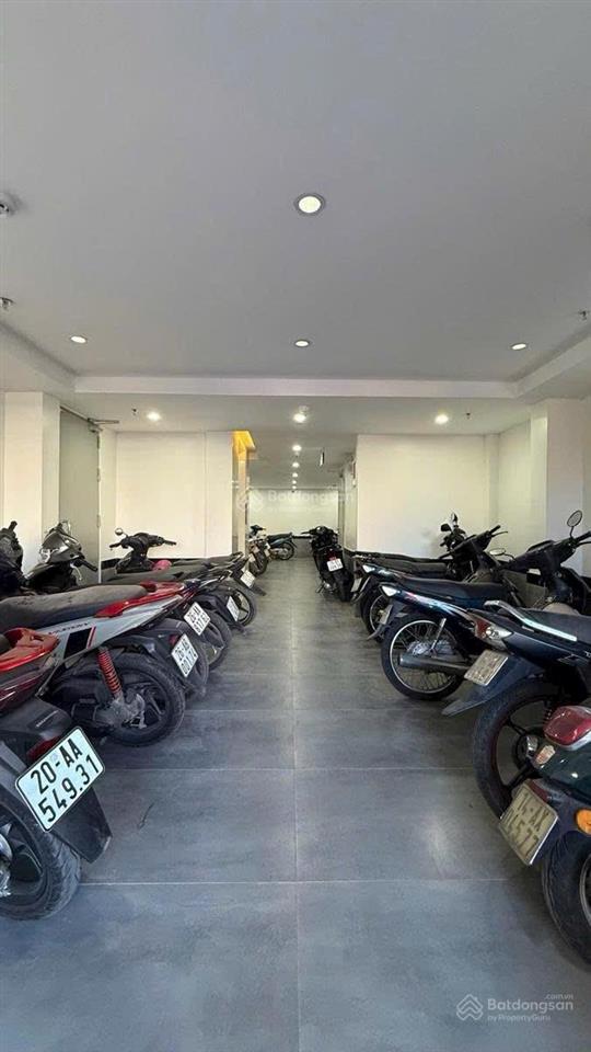 Toà chdv mặt ngõ hoàng quốc việt, 135m2 xây 9 tầng, 35 căn hộ giá hơn 200 triệu/m2