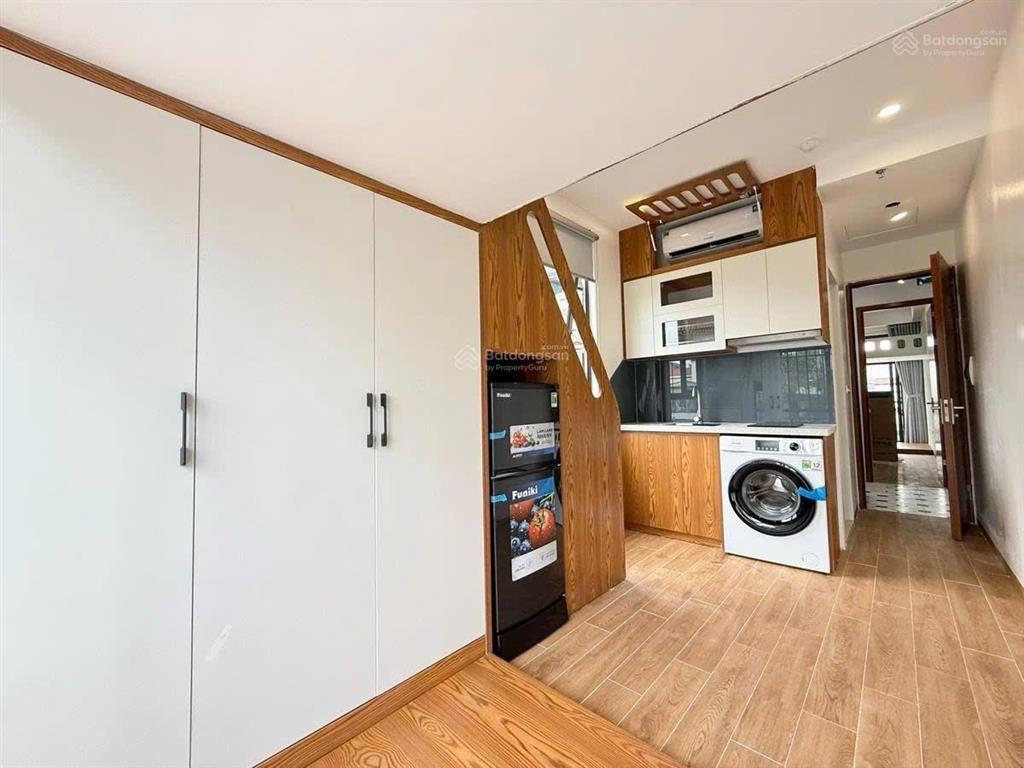 Toà chdv mặt ngõ hoàng quốc việt, 135m2 xây 9 tầng, 35 căn hộ giá hơn 200 triệu/m2