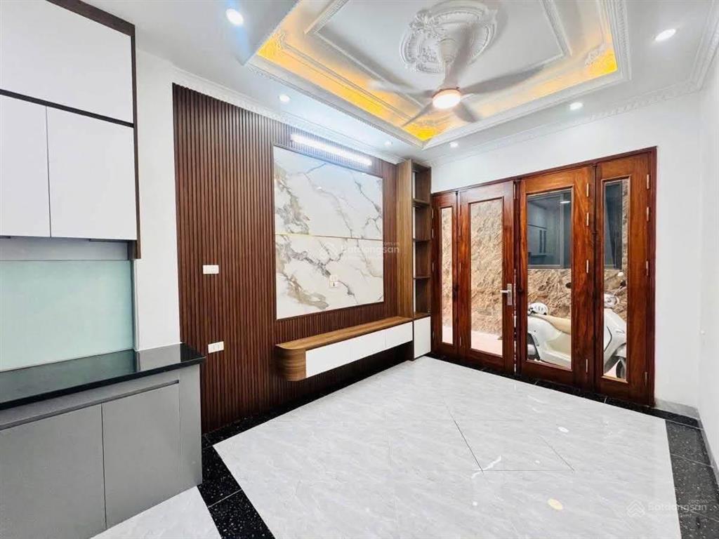 Ngoại giao đoàn, xuân đỉnh, oto đỗ cửa, 6 tầng thang máy giá hơn 8 tỷ