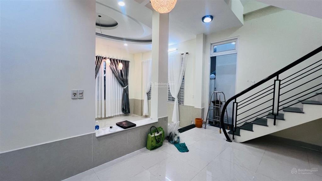 Bán nhà  4pn 4wc tại trần xuân soạn, 8,8 tỷ, 93m2 view đẹp bao đẹp kế bên kdc him lam quận 7.