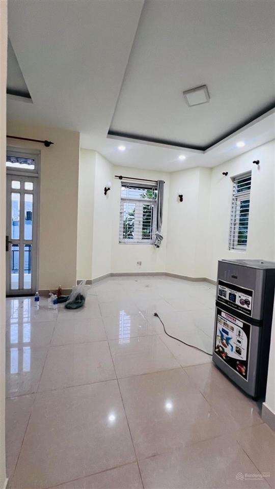 Bán nhà  4pn 4wc tại trần xuân soạn, 8,8 tỷ, 93m2 view đẹp bao đẹp kế bên kdc him lam quận 7.