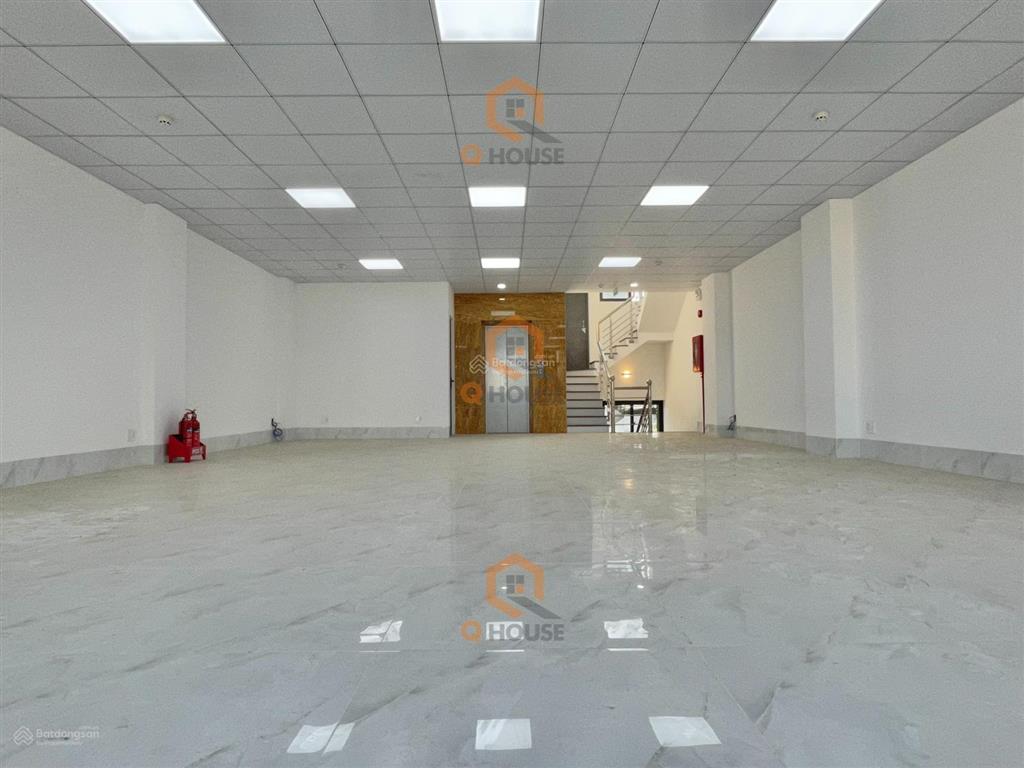 Cho thuê tòa nhà 1000m2 "mới" gần trương văn bang 8*20m hầm 7 tầng suốt, thang máy, 150 triệu/tháng