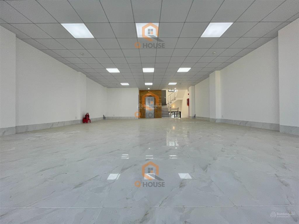 Cho thuê tòa nhà 1000m2 "mới" gần trương văn bang 8*20m hầm 7 tầng suốt, thang máy, 150 triệu/tháng