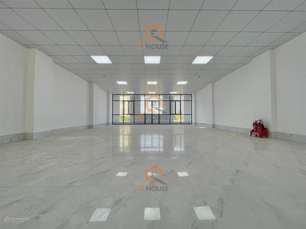 Cho thuê tòa nhà 1000m2 "mới" gần trương văn bang 8*20m hầm 7 tầng suốt, thang máy, 150 triệu/tháng