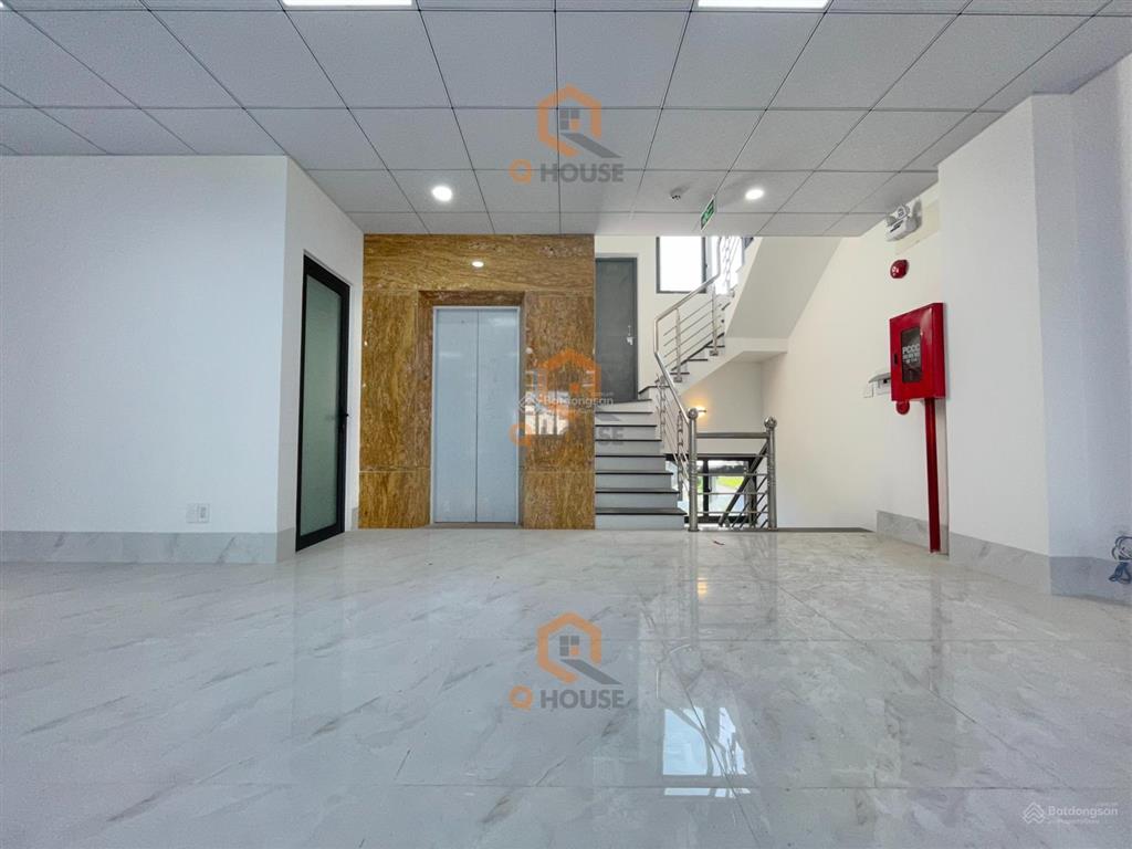 Cho thuê tòa nhà 1000m2 "mới" gần trương văn bang 8*20m hầm 7 tầng suốt, thang máy, 150 triệu/tháng