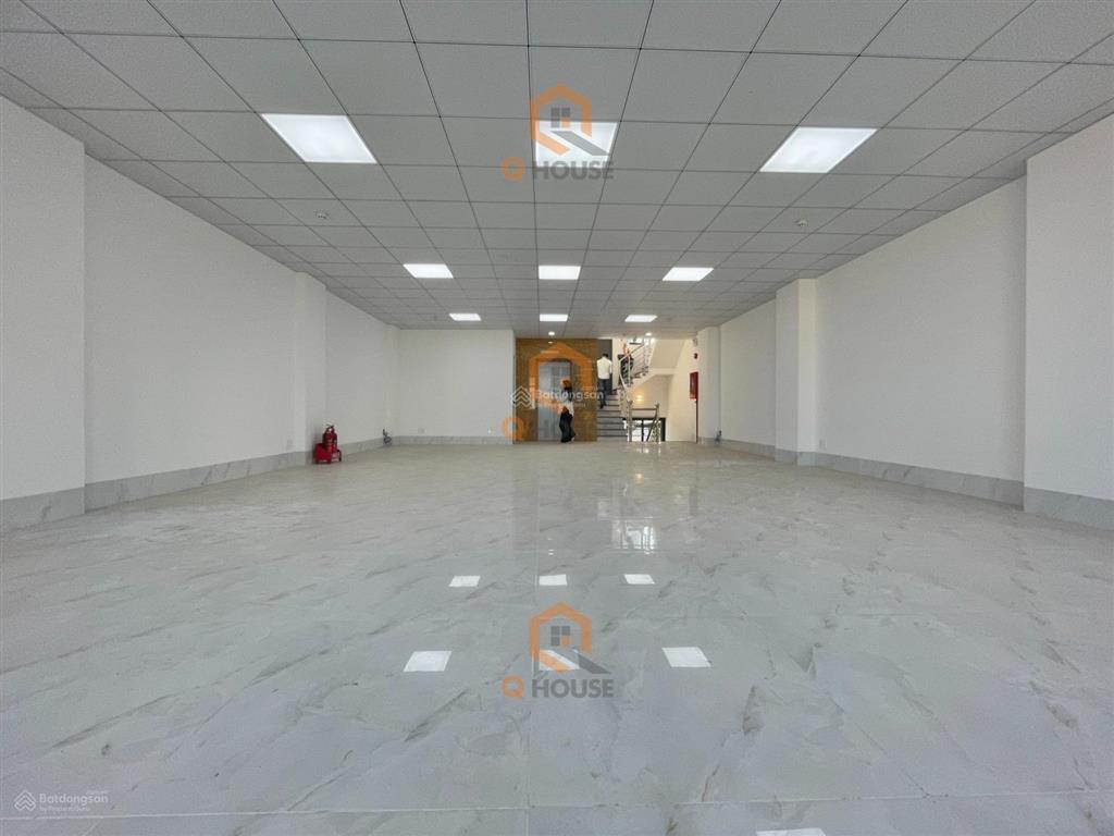 Cho thuê tòa nhà 1000m2 "mới" gần trương văn bang 8*20m hầm 7 tầng suốt, thang máy, 150 triệu/tháng