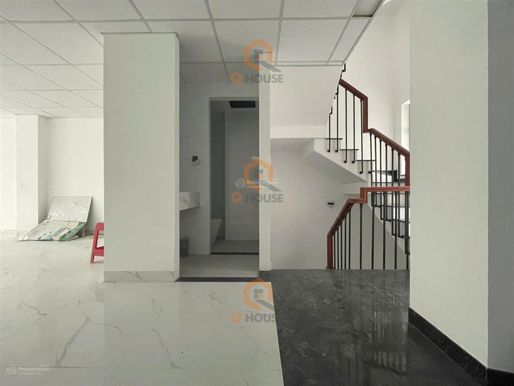 Tòa nhà "mới" trương văn bang 5*20m, hầm trệt, lửng, 2 lầu suốt, thang máy, 60 triệu/tháng