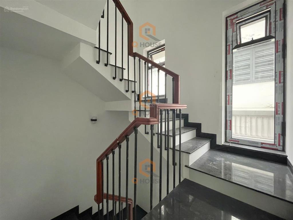 Tòa nhà "mới" trương văn bang 5*20m, hầm trệt, lửng, 2 lầu suốt, thang máy, 60 triệu/tháng