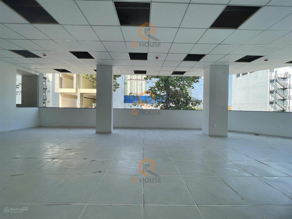 Tòa nhà "căn góc" ngay nguyễn văn kỉnh p. thạnh mỹ lợi 8m*20m, hầm 7 tầng thang máy, 180 triệu/th