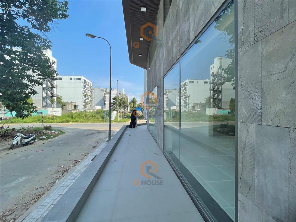 Tòa nhà "căn góc" ngay nguyễn văn kỉnh p. thạnh mỹ lợi 8m*20m, hầm 7 tầng thang máy, 180 triệu/th