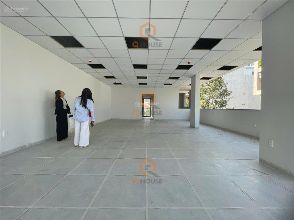 Tòa nhà "căn góc" ngay nguyễn văn kỉnh p. thạnh mỹ lợi 8m*20m, hầm 7 tầng thang máy, 180 triệu/th