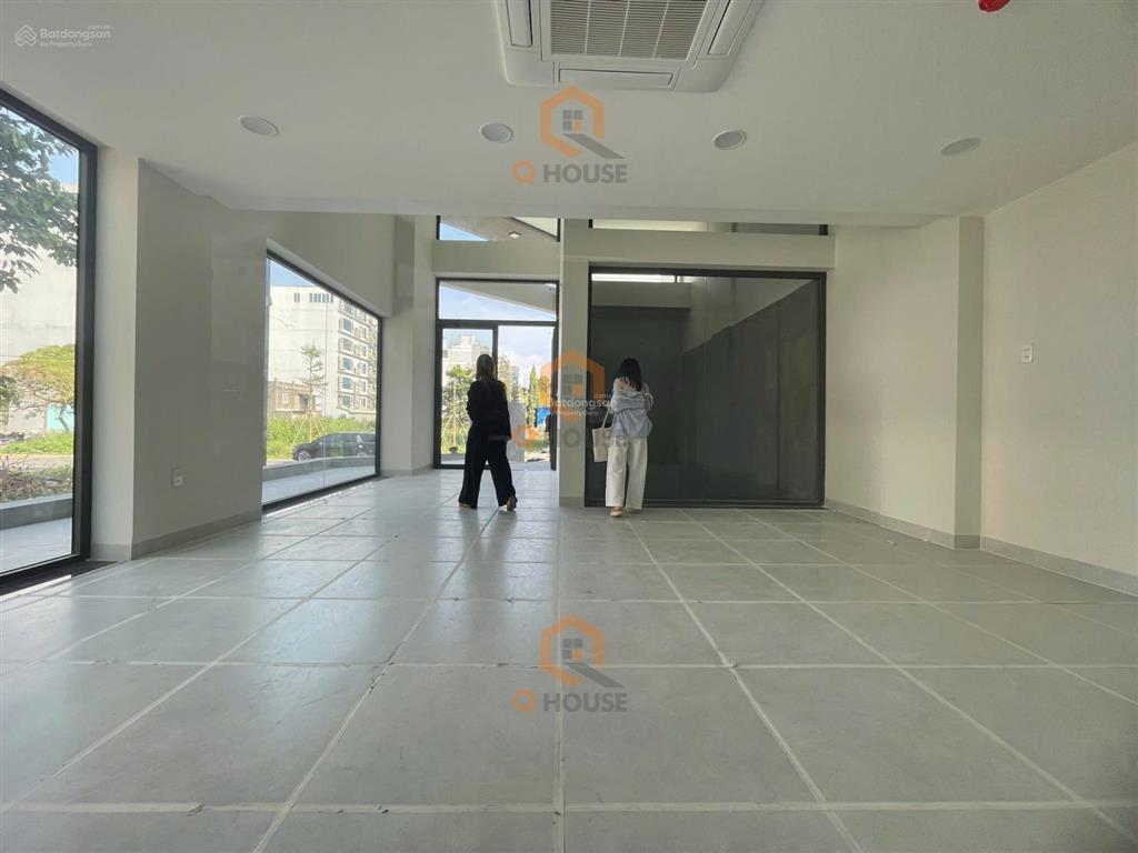 Tòa nhà "căn góc" ngay nguyễn văn kỉnh p. thạnh mỹ lợi 8m*20m, hầm 7 tầng thang máy, 180 triệu/th