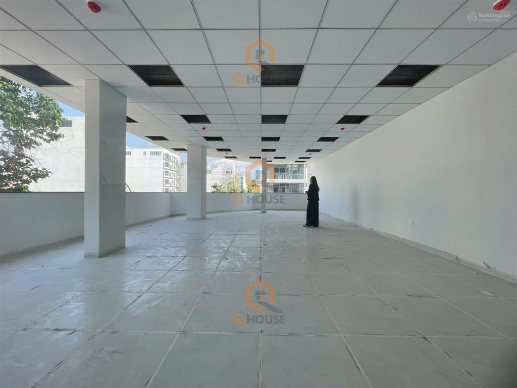 Tòa nhà "căn góc" ngay nguyễn văn kỉnh p. thạnh mỹ lợi 8m*20m, hầm 7 tầng thang máy, 180 triệu/th