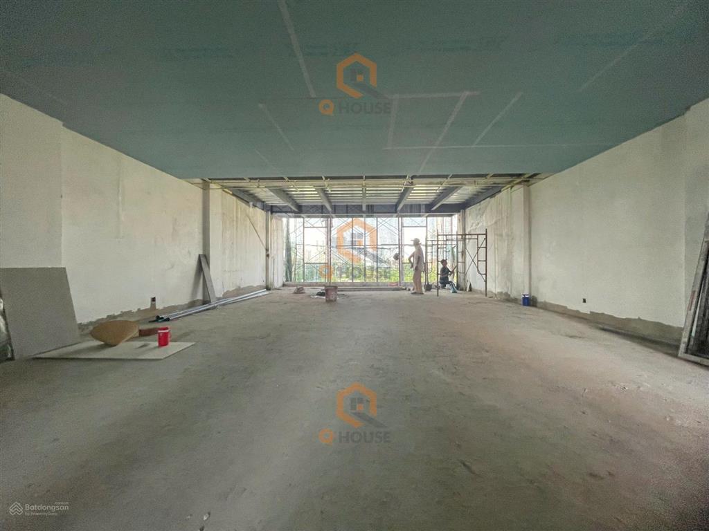 Tòa nhà văn phòng lương đình của 7m*20m hầm 4 tầng suốt thang máy, chỉ 91 triệu/tháng