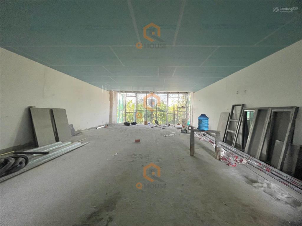 Tòa nhà văn phòng lương đình của 7m*20m hầm 4 tầng suốt thang máy, chỉ 91 triệu/tháng