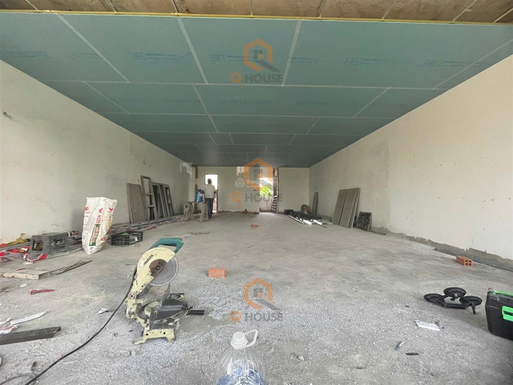 Tòa nhà văn phòng lương đình của 7m*20m hầm 4 tầng suốt thang máy, chỉ 91 triệu/tháng