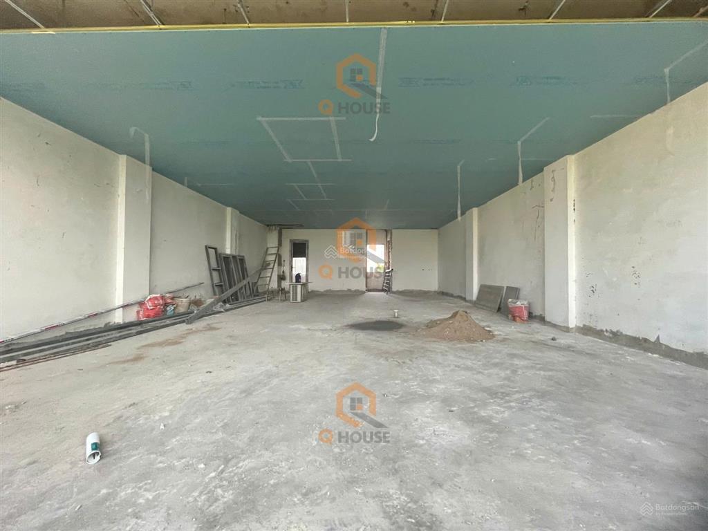 Tòa nhà văn phòng lương đình của 7m*20m hầm 4 tầng suốt thang máy, chỉ 91 triệu/tháng
