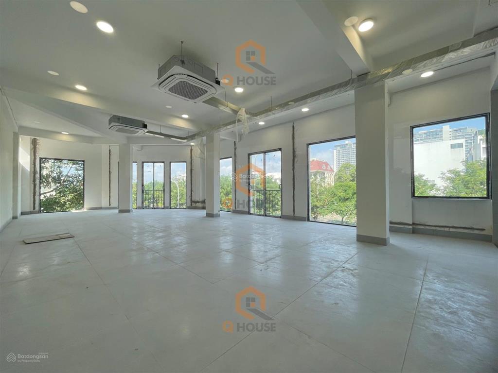 Tòa nhà "căn góc" ngay nguyễn văn kỉnh p. thạnh mỹ lợi 7.25m*20m, hầm 6 tầng thang máy, 150 tr/th