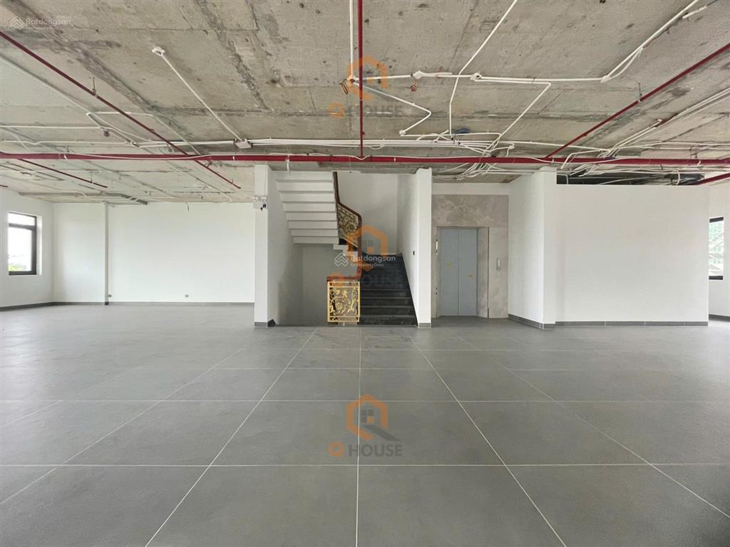 Tòa nhà mặt tiền view sông đường trần qúy kiên 10*24m, hầm, 7 tầng suốt, thang máy, 330 triệu/tháng