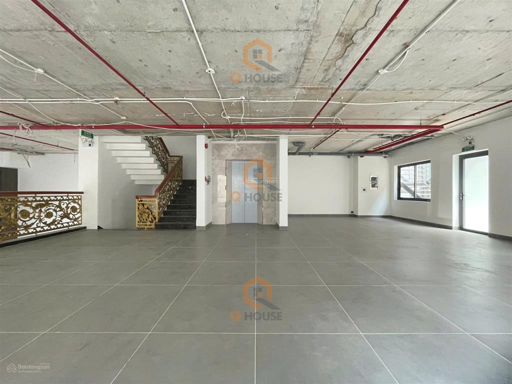 Tòa nhà mặt tiền view sông đường trần qúy kiên 10*24m, hầm, 7 tầng suốt, thang máy, 330 triệu/tháng