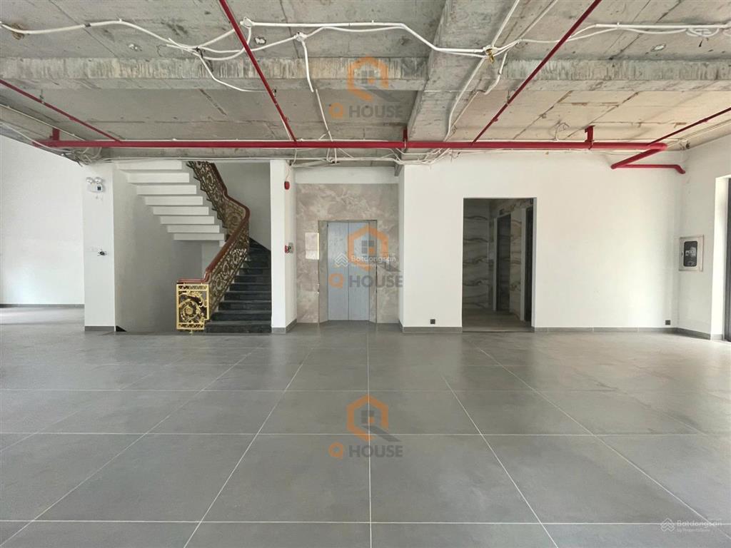 Tòa nhà mặt tiền view sông đường trần qúy kiên 10*24m, hầm, 7 tầng suốt, thang máy, 330 triệu/tháng