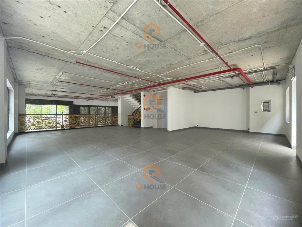 Tòa nhà mặt tiền view sông đường trần qúy kiên 10*24m, hầm, 7 tầng suốt, thang máy, 330 triệu/tháng