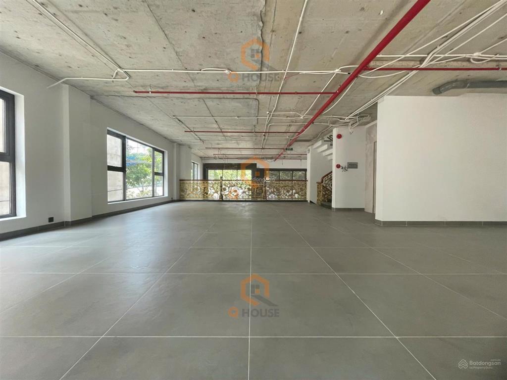 Tòa nhà mặt tiền view sông đường trần qúy kiên 10*24m, hầm, 7 tầng suốt, thang máy, 330 triệu/tháng