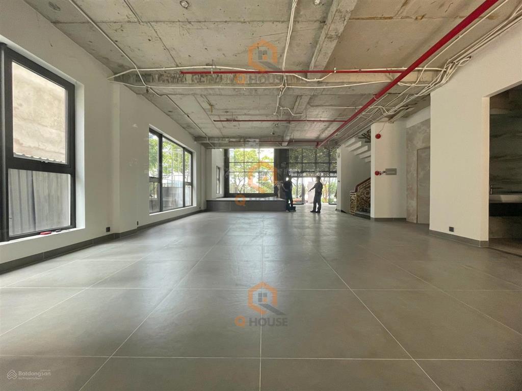 Tòa nhà mặt tiền view sông đường trần qúy kiên 10*24m, hầm, 7 tầng suốt, thang máy, 330 triệu/tháng