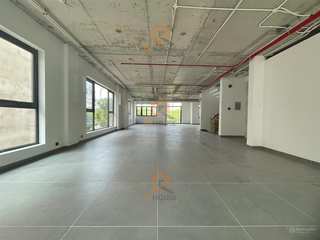 Tòa nhà mặt tiền view sông đường trần qúy kiên 10*24m, hầm, 7 tầng suốt, thang máy, 330 triệu/tháng