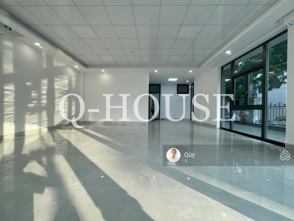 Tòa nhà "mới  căn góc" ngay trần lựu 6.5m*20m, hầm, 5 tầng suốt, thang máy, 110 triệu/tháng