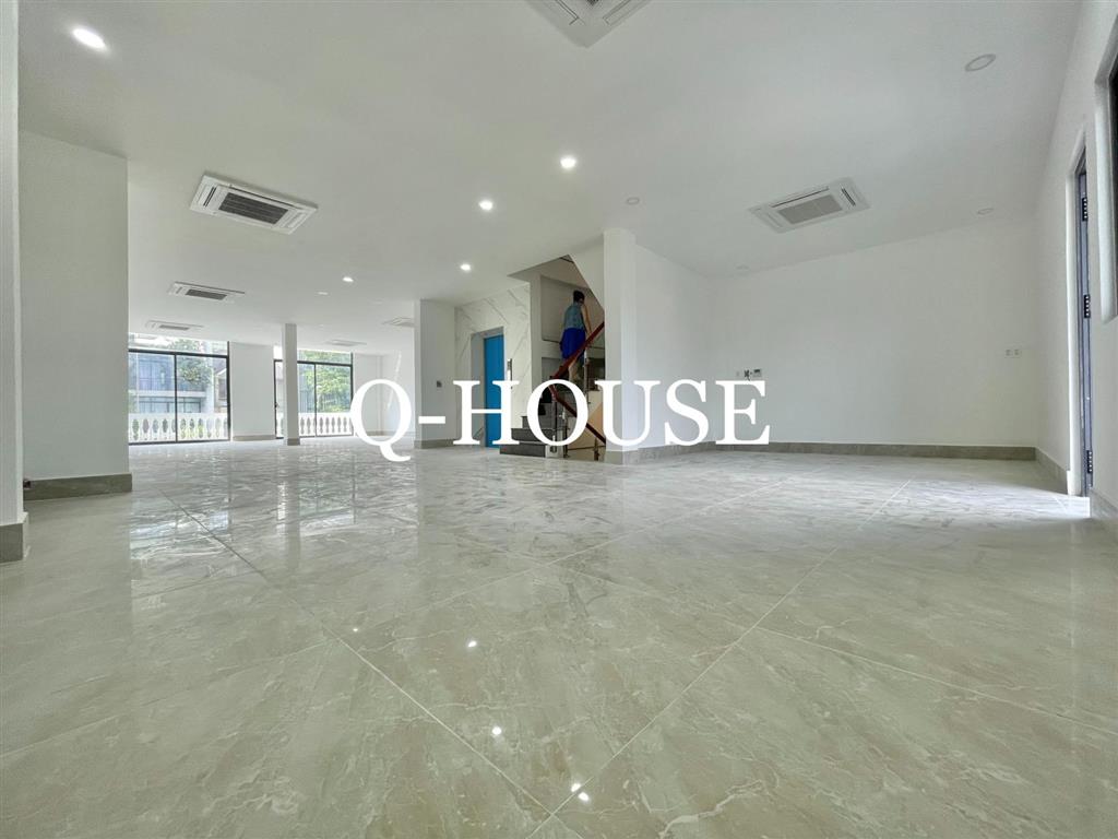 Tòa nhà văn phòng ngay trần não 8m*20m, hầm, 4 tầng suốt, thang máy, sân thượng, 80 triệu/tháng