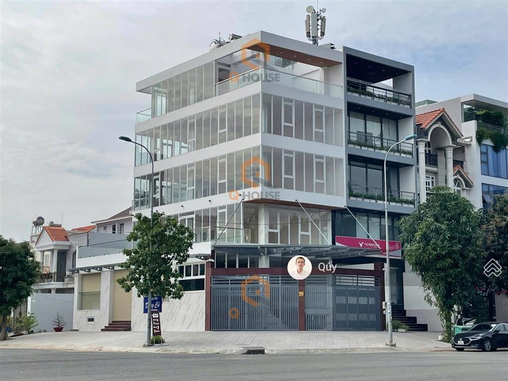 Tòa nhà văn phòng "căn góc" gần trần não 9.2m*22m, hầm, 5 tầng suốt, thang máy, st, 160 triệu/tháng