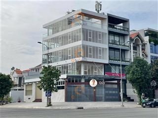 Tòa nhà văn phòng "căn góc" gần trần não 9.2m*22m, hầm, 5 tầng suốt, thang máy, st, 160 triệu/tháng