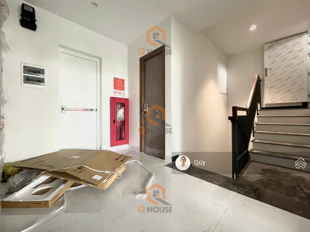 Tòa nhà "mới" ngay nguyễn văn kỉnh  tạ hiện 8m*20m, hầm, 4 tầng suốt, thang máy, 100 triệu/tháng
