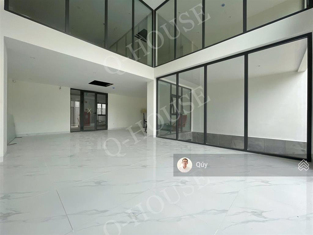 Tòa nhà "mới" ngay nguyễn văn kỉnh  tạ hiện 8m*20m, hầm, 4 tầng suốt, thang máy, 100 triệu/tháng