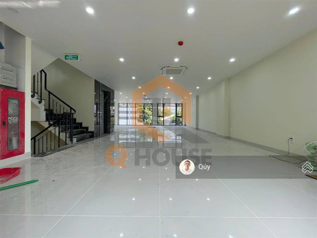 Cho thuê tòa nhà "mới" 1000m2 nguyễn thanh sơn 8*20m hầm 7 tầng suốt, thang máy, 160 triệu/tháng