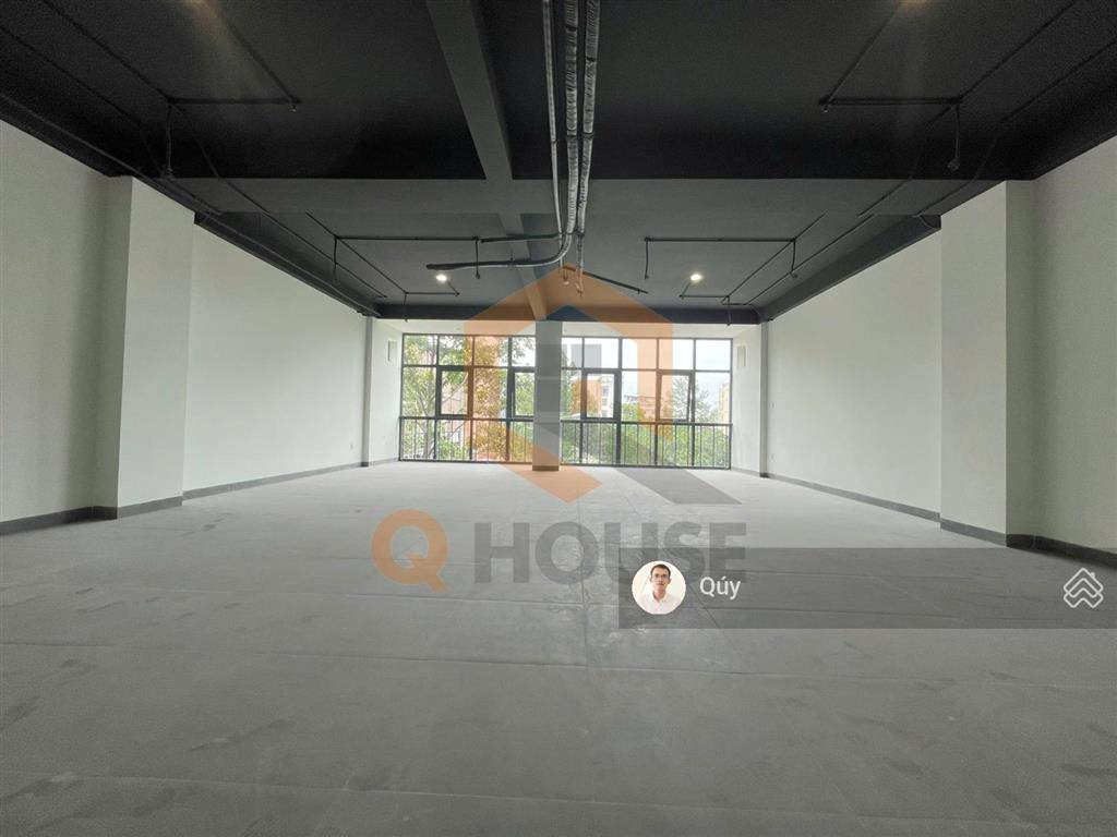 Tòa nhà "mới" ngay nguyễn văn kỉnh  tạ hiện 8m*20m, hầm, 4 tầng suốt, thang máy, 85 triệu/tháng