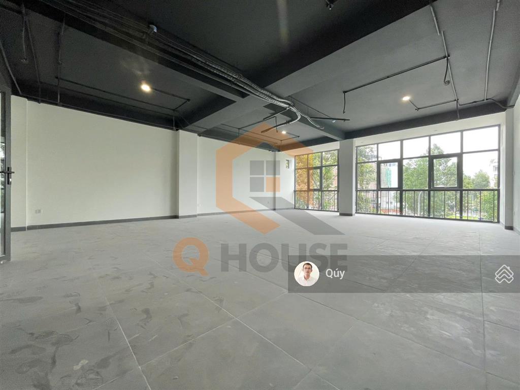 Tòa nhà mới ngay nguyễn văn kỉnh  tạ hiện 8m*20m, hầm, 4 tầng suốt, thang máy, 70triệu/tháng