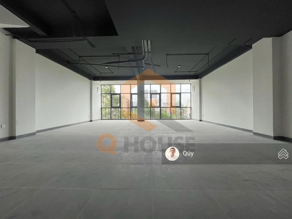 Tòa nhà mới ngay nguyễn văn kỉnh  tạ hiện 8m*20m, hầm, 4 tầng suốt, thang máy, 70triệu/tháng