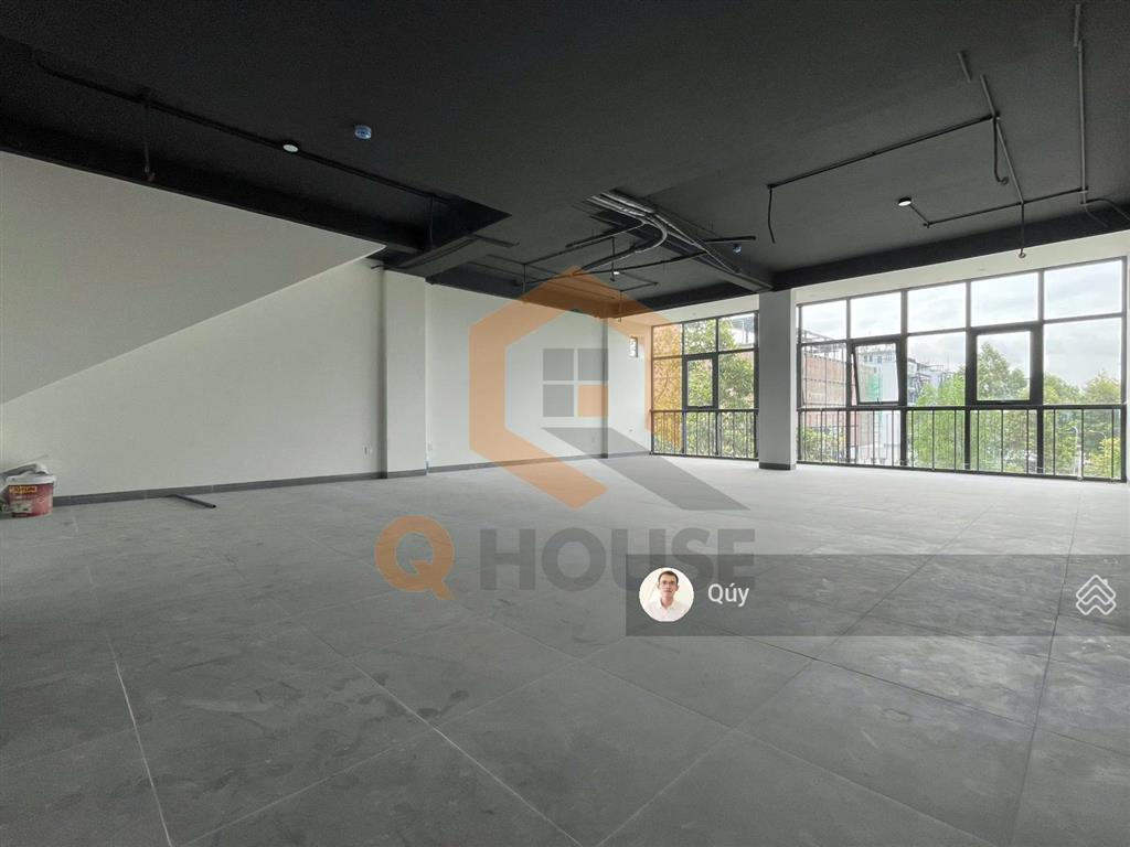 Tòa nhà mới ngay nguyễn văn kỉnh  tạ hiện 8m*20m, hầm, 4 tầng suốt, thang máy, 70triệu/tháng