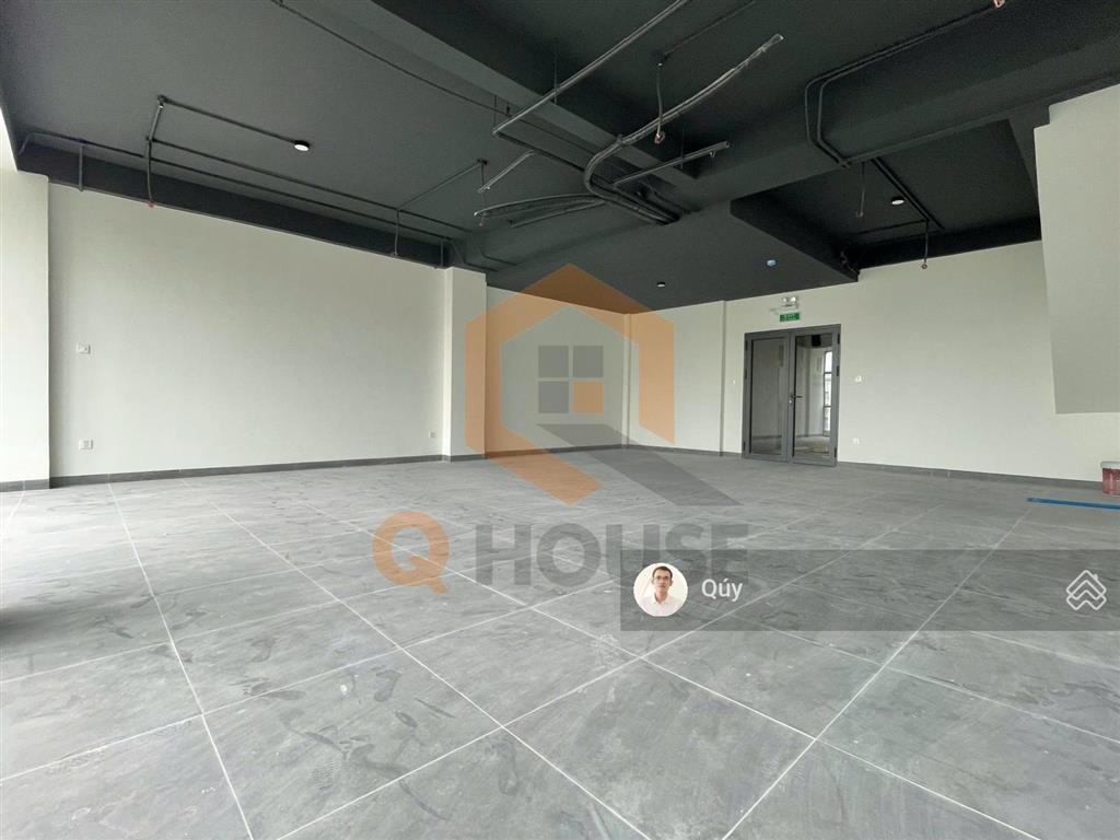 Tòa nhà mới ngay nguyễn văn kỉnh  tạ hiện 8m*20m, hầm, 4 tầng suốt, thang máy, 70triệu/tháng
